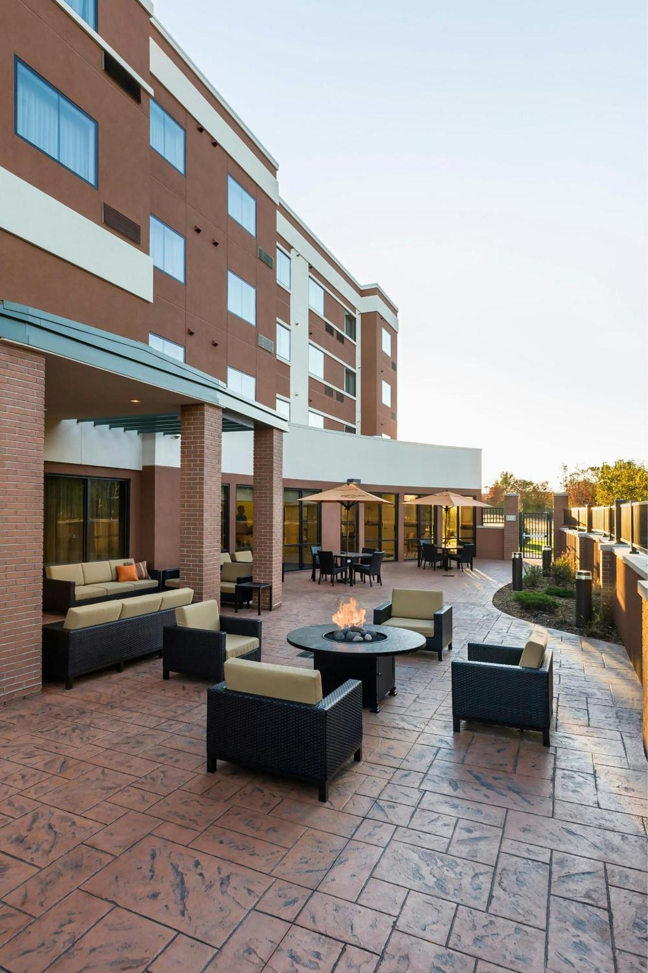 Courtyard By Marriott Kalamazoo Portage Ngoại thất bức ảnh